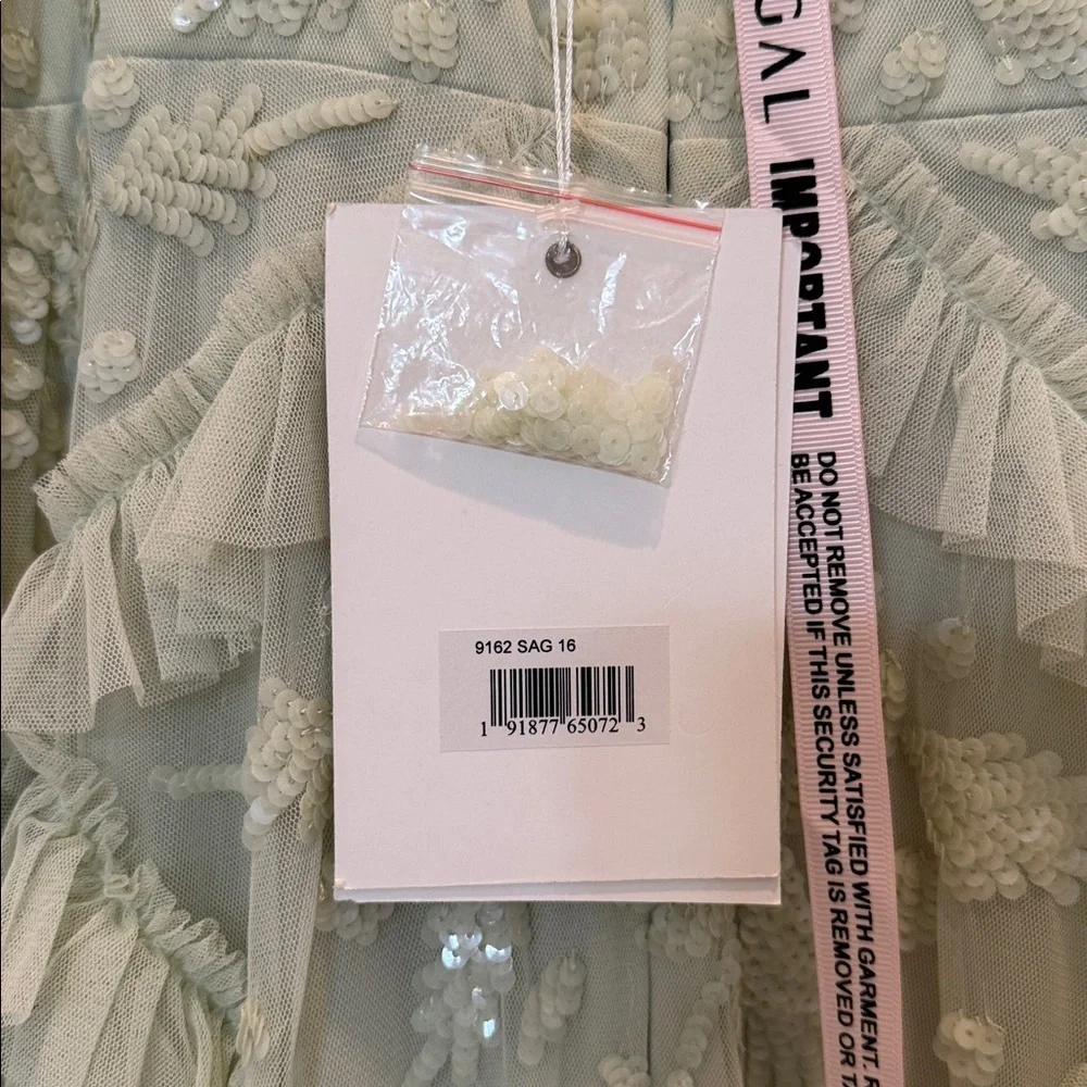 Mac Duggal 9162 Green Sequined Scallop Ruffle Tiered V-Neck Gown Size 16 NWT